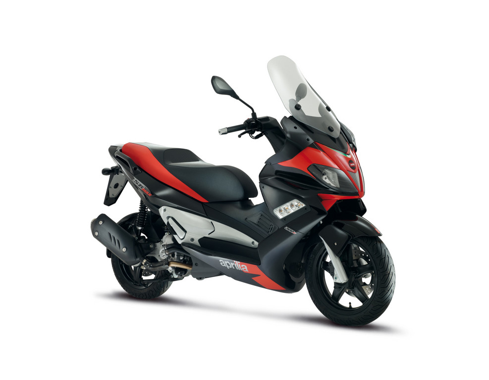 Roller im Trainingsanzug: Die neuen Aprilia SR Max 125 und 300