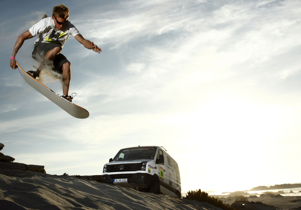 Sandsurfing in Chile: Klaas Voget mit dem VW Crafter 4Motion.