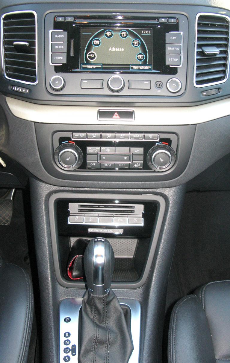 Seat Alhambra: Blick auf den mittleren Armaturenträger. 