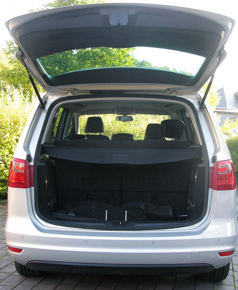 Seat Alhambra: Der Fünfsitzer fasst 810 bis 2430, der Siebensitzer rund 270 bis knapp 2300 Liter Gepäck. 