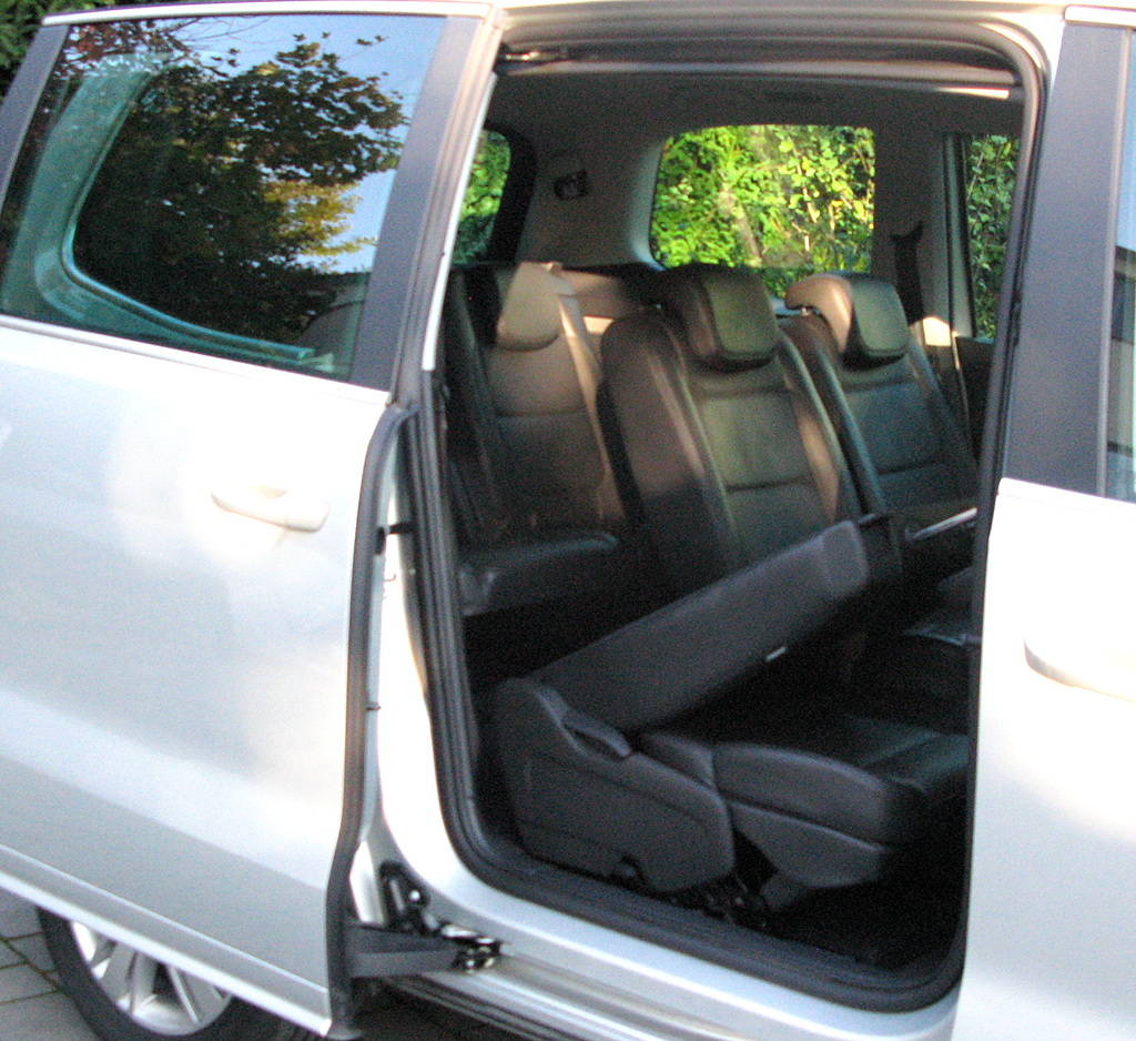 Seat Alhambra: Die Schiebetüren hinten erleichtern Ein- und Ausstieg. 