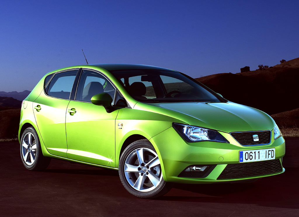 Seat Ibiza, hier Front-/Seitenansicht auf den Fünftürer. 