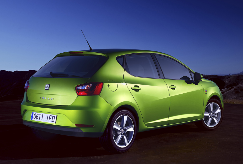 Seat Ibiza, hier Heck-/Seitenansicht auf den Fünftürer. 
