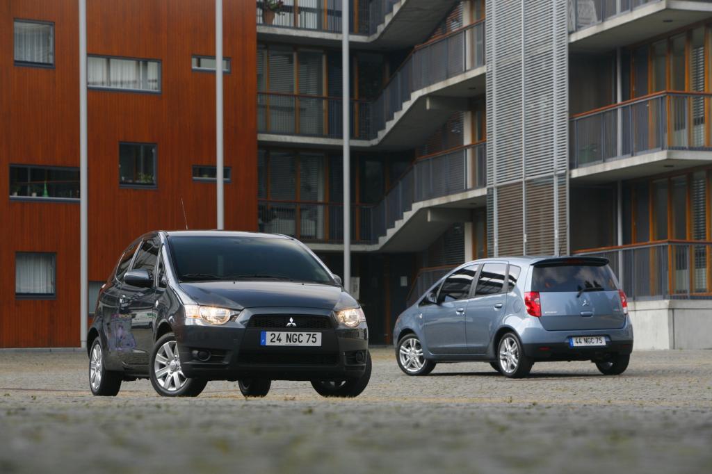 Seit dem Lifting 2008 trägt der Colt eine Nase im Stil des größeren Lancer