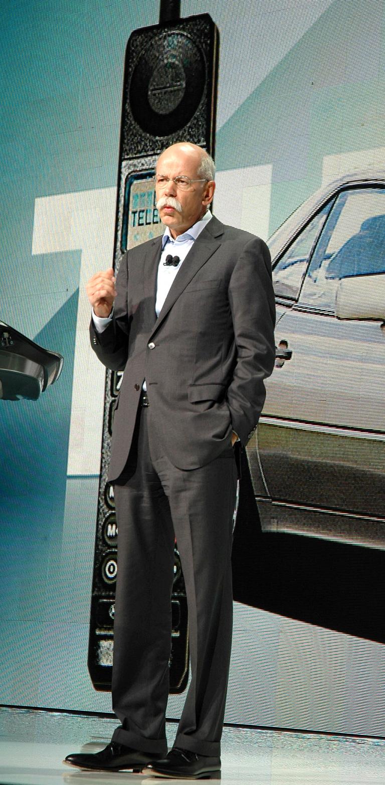 Smart auch mit Phone: Daimler- und Mercedes-Chef Dieter Zetsche. 
