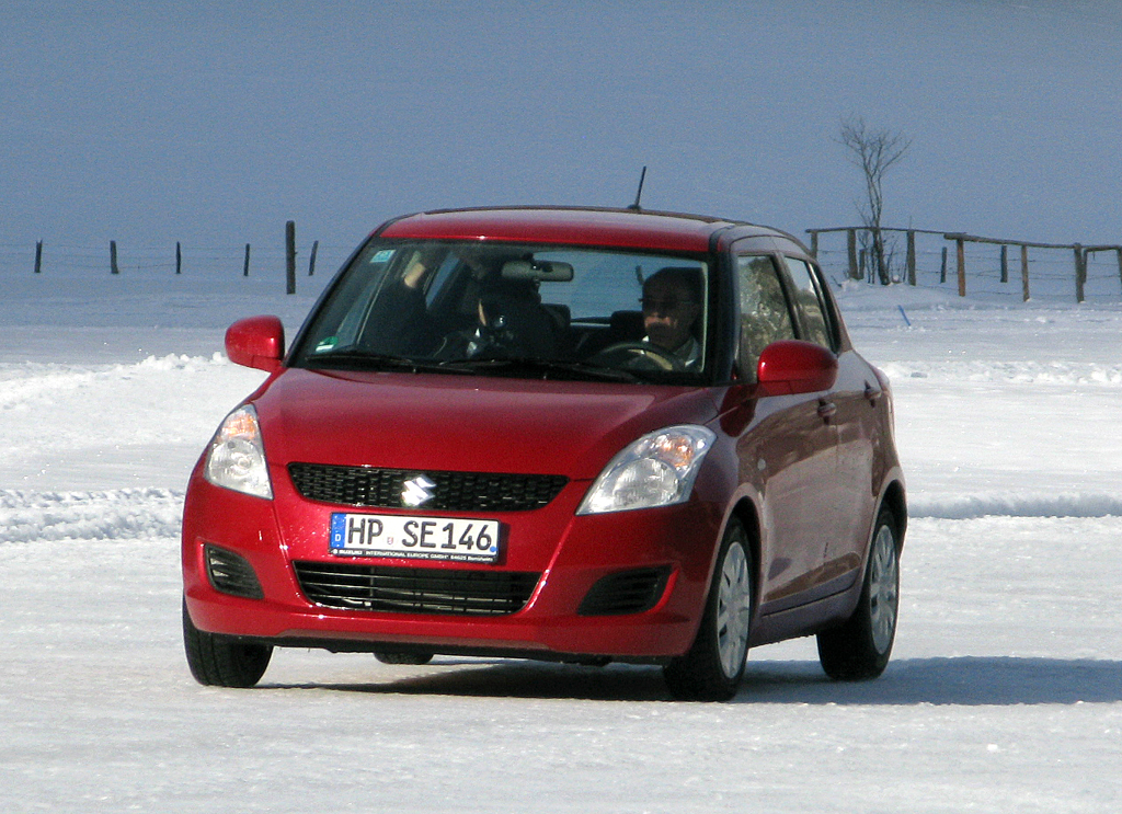 Suzuki-Wintercamp: Auch der normale Club-Swift ist mit Allradantrieb zu haben. 