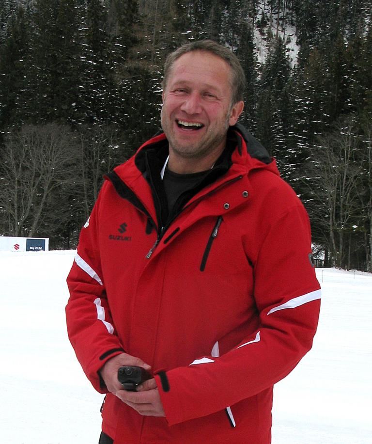 Suzuki-Wintercamp: Chef-Instruktor Niki Schelle hat gut lachen. 