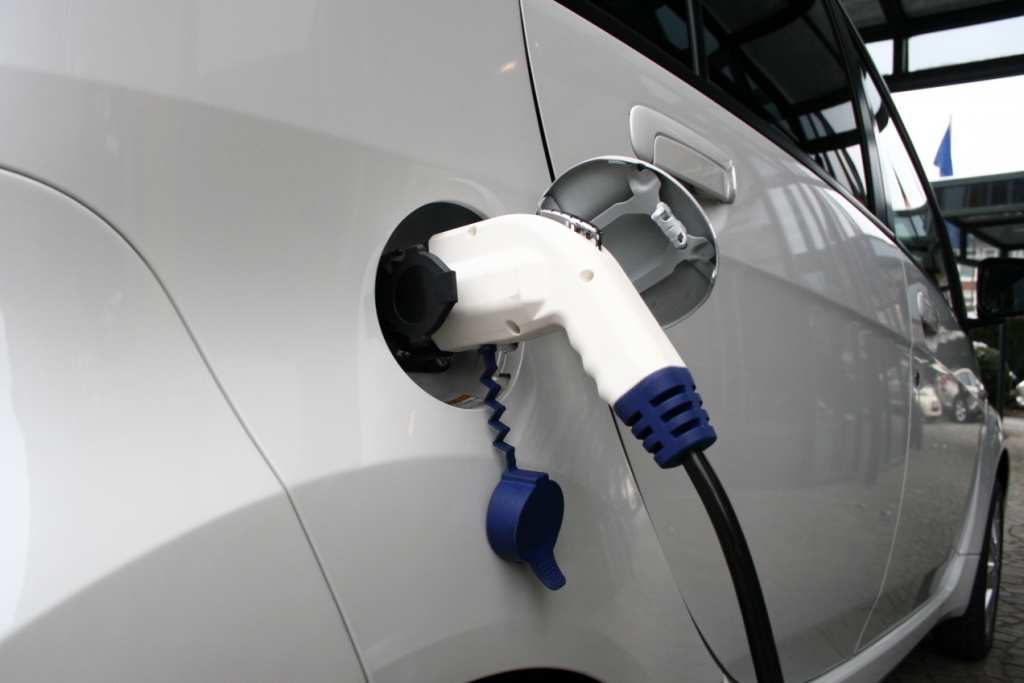 TU Berlin vergleicht Diskussionen um E-Auto