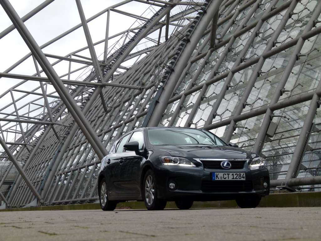 Test: Lexus CT200h – Schicker Prius mit Starallüren