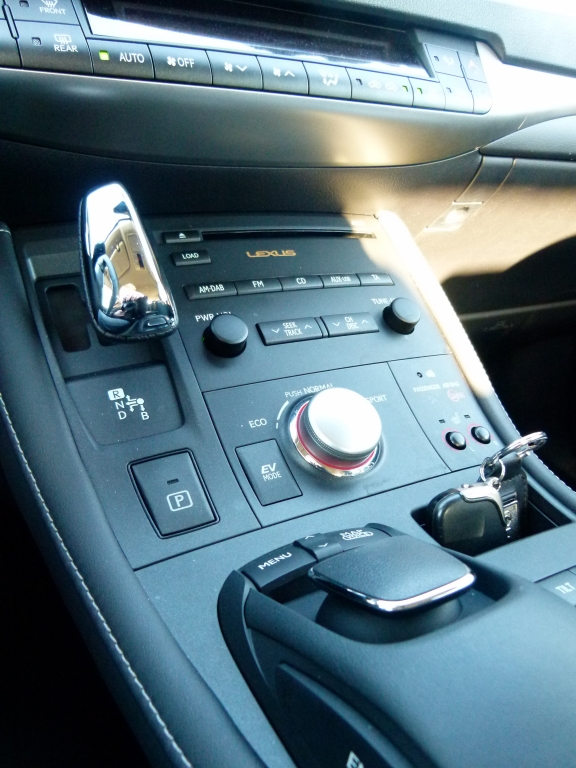 Test: Lexus CT200h – Schicker Prius mit Starallüren