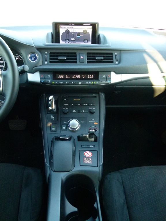 Test: Lexus CT200h – Schicker Prius mit Starallüren
