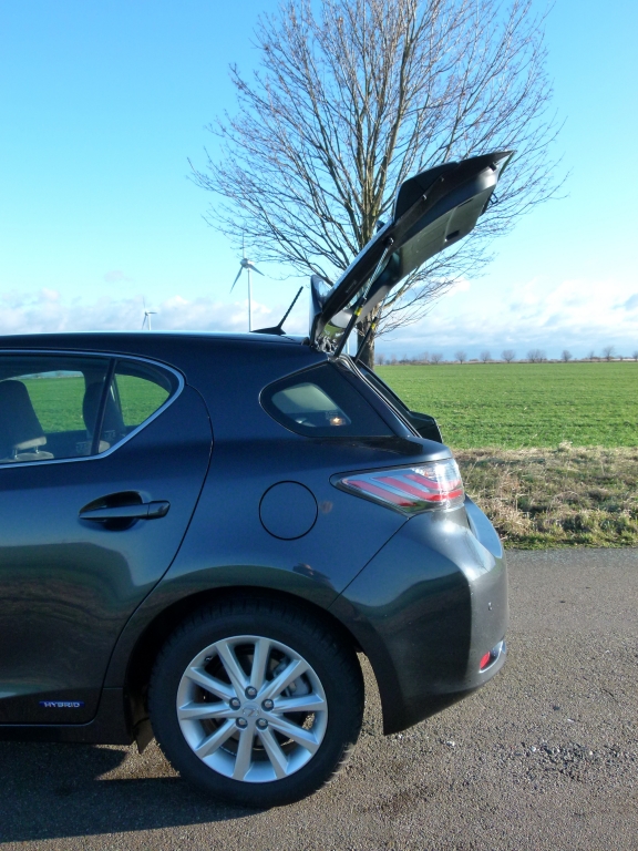 Test: Lexus CT200h – Schicker Prius mit Starallüren