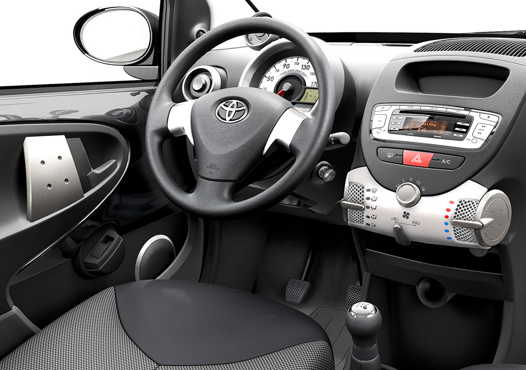 Toyota Aygo: Blick ins Cockpit, das auf das Wichtigste beschränkt ist. 