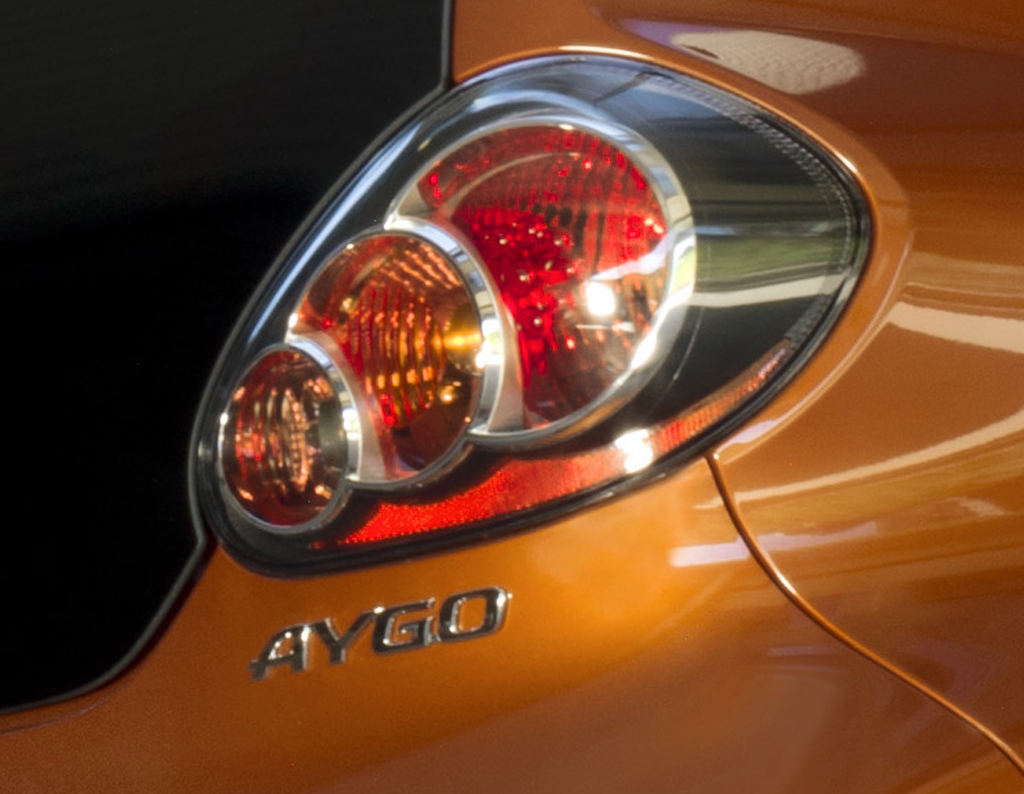 Toyota Aygo: Moderne Rundleuchteneinheit hinten. 