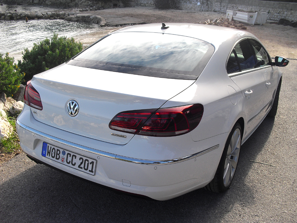 VW CC: Blick auf die Heckpartie. 