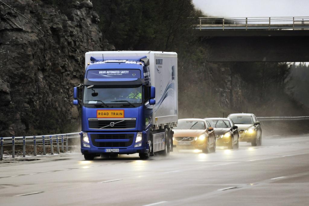 Vier Fahrzeuge fuhren beim dem Versuch hintereinander