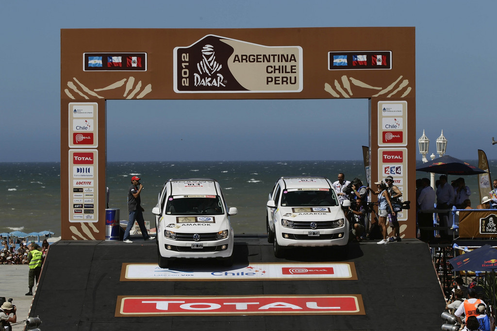 Volkswagen stellt Begleitfahrzeuge für die Dakar