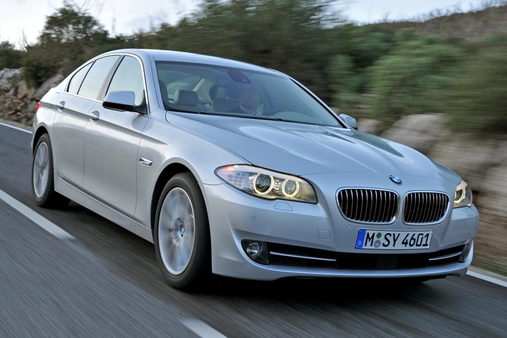 Wer das Gaspedal der 40.950 Euro teuren Limousine streichelt, darf sich laut Hersteller über eine vier vor dem Komma freuen