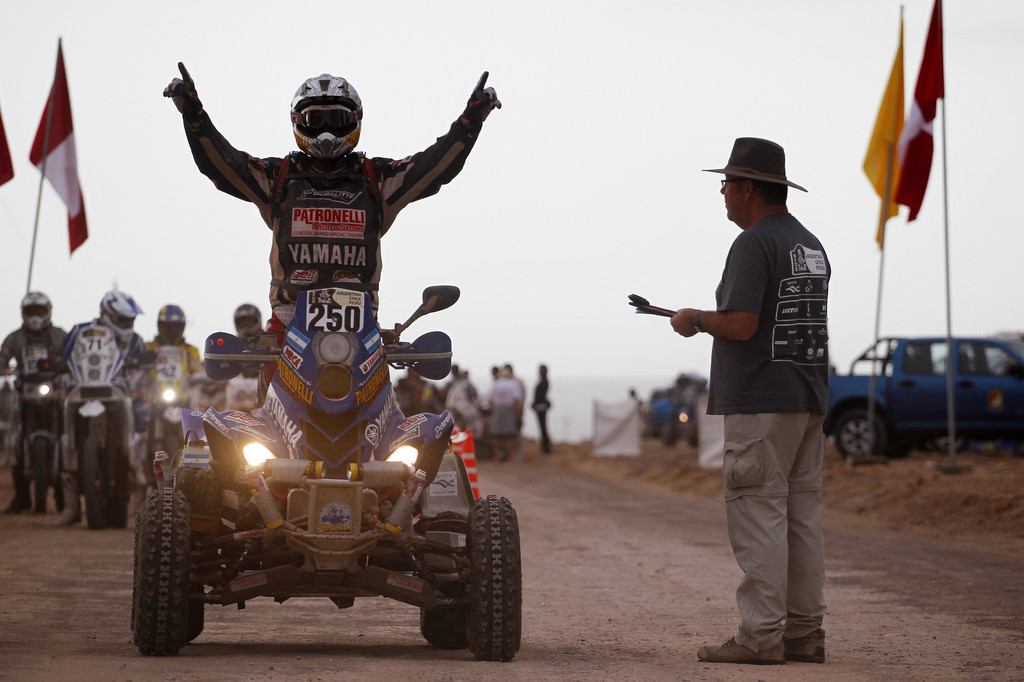 Yamaha-Fahrer Alejandro Patronelli jubelt.