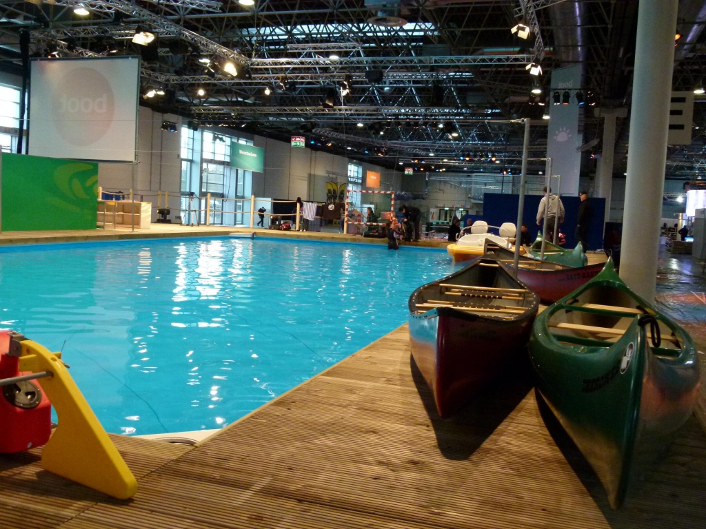 boot Düsseldorf 2012: Carbonboot, Kajaks und WaterPedelecs
