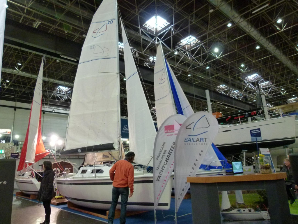 boot Düsseldorf 2012: Vom aufblasbaren Katamaran zur Segelyacht