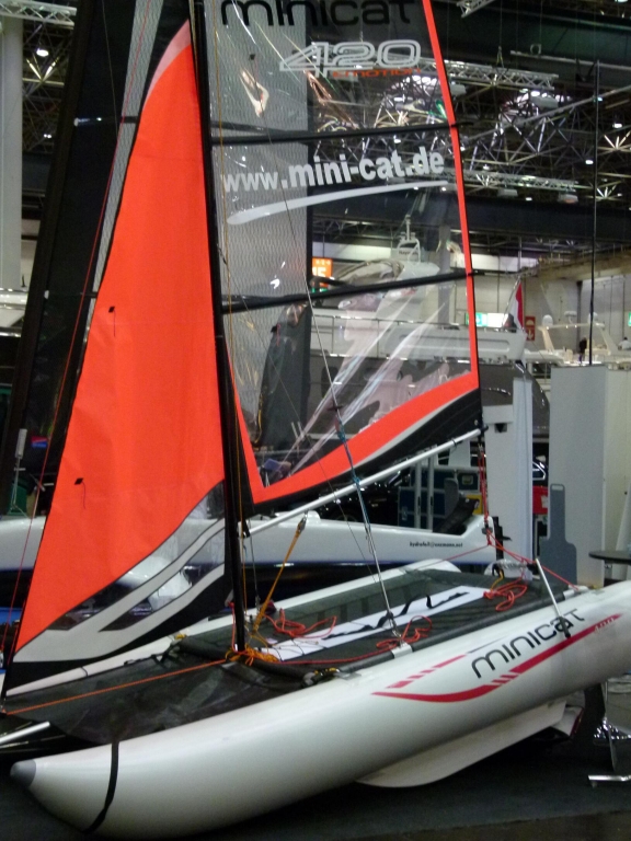boot Düsseldorf 2012: Vom aufblasbaren Katamaran zur Segelyacht