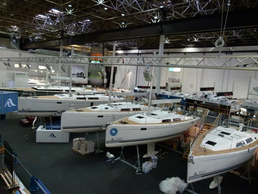 boot Düsseldorf 2012: Vom aufblasbaren Katamaran zur Segelyacht