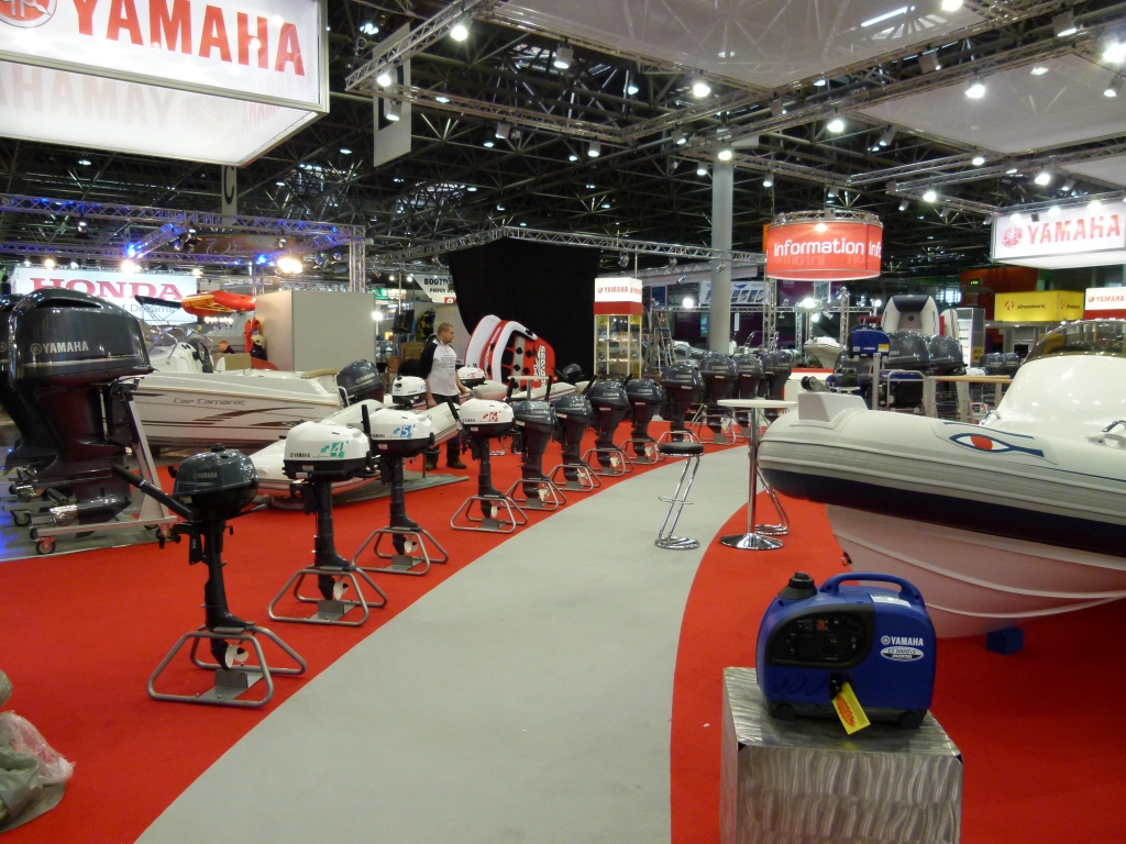 boot Düsseldorf 2012: Von Extrem-Ölzeug bis Marinemotor mit 1800 PS