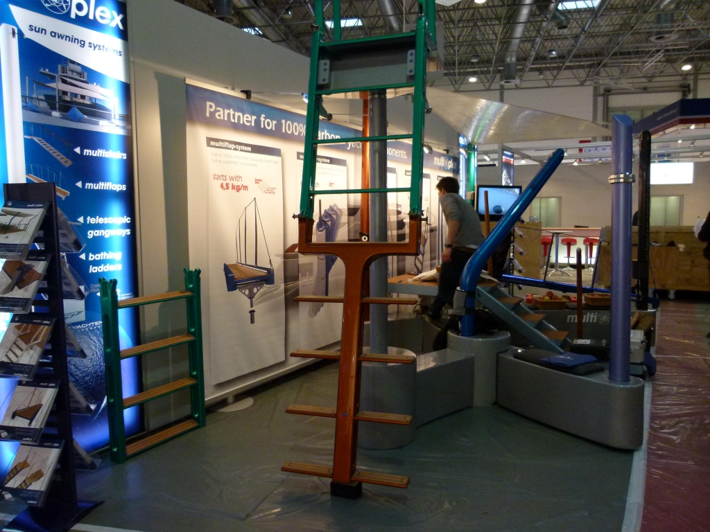 boot Düsseldorf 2012: Von Extrem-Ölzeug bis Marinemotor mit 1800 PS