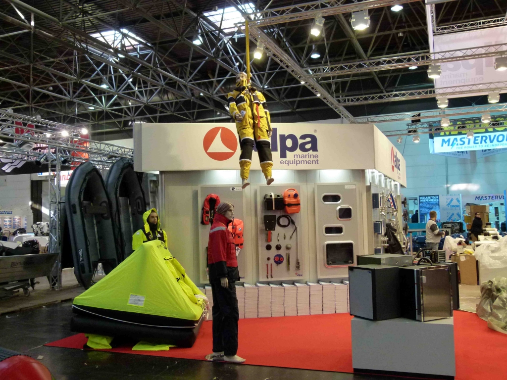 boot Düsseldorf 2012: Von Extrem-Ölzeug bis Marinemotor mit 1800 PS