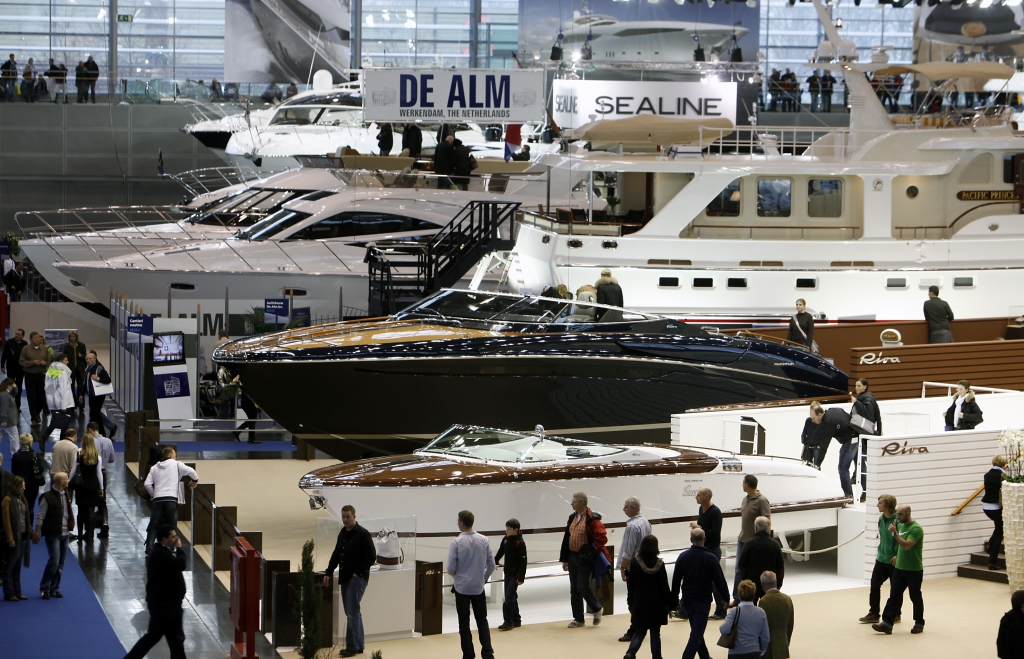 boot Düsseldorf 2012: Von Paddelboot bis Luxusyacht – Premierenfeuerwerk am Rhein