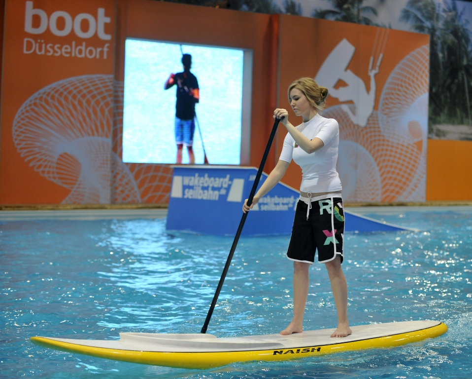 boot Düsseldorf 2012: World of Paddling mit Indoor-Fluss und Kletterwand
