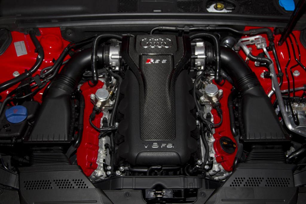 4,2 Liter-V8-Saugmotor, 331 kW/450 PS bei 8.250/min