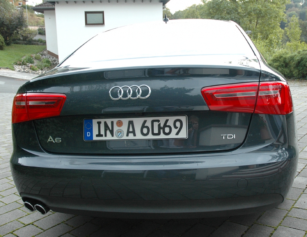 Audi A6: Blick auf die Heckpartie.