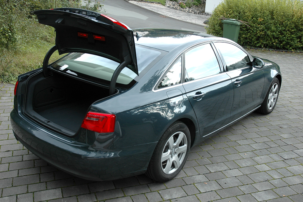 Audi A6: Ins Gepäckabteil passen stattliche 530 Liter hinein.