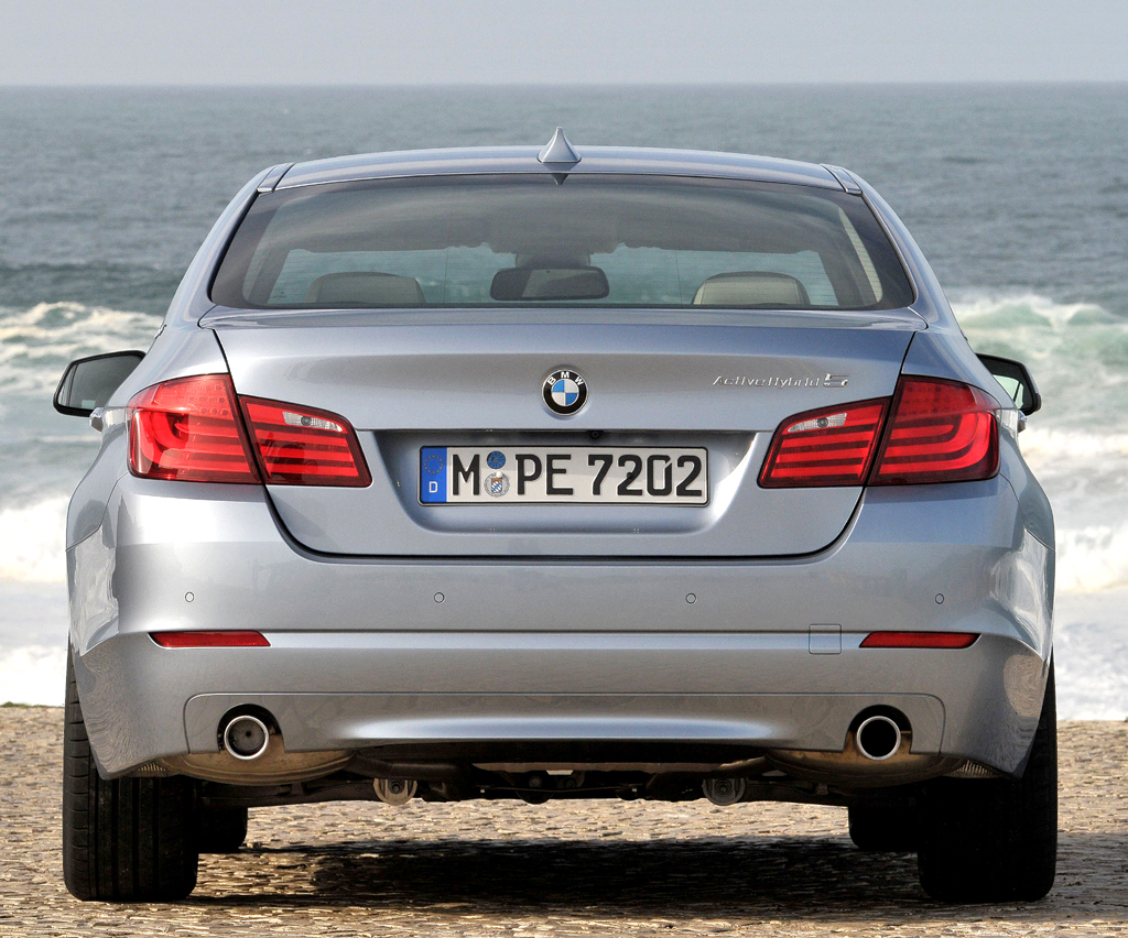 BMW ActiveHybrid 5: Blick auf die Heckpartie. 