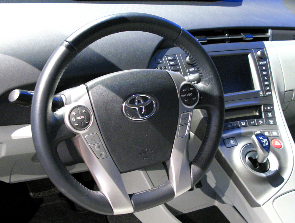 Blick ins Innere des neuen Toyota Prius Plug-in-Hybrid. 