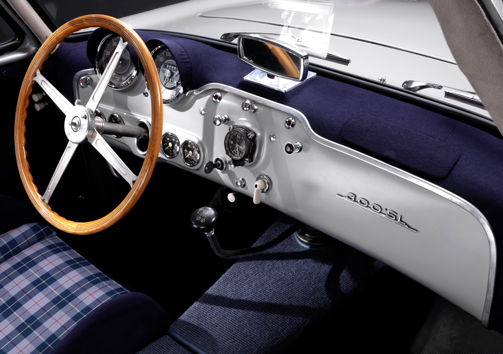 Blick ins ebenfalls sauber wiederhergestellte Cockpit. 