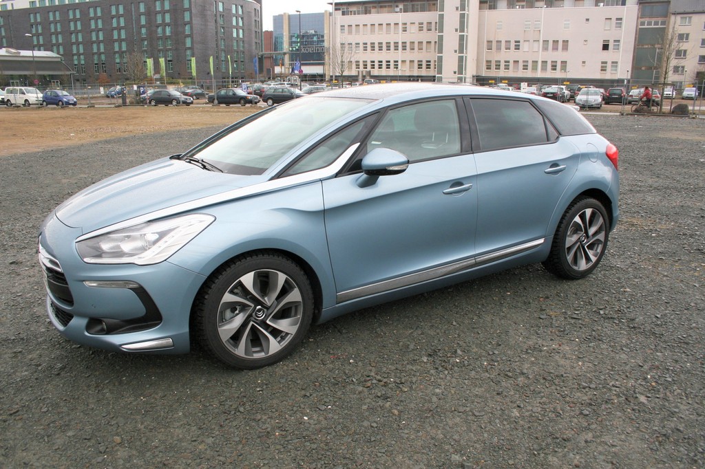 Citroen DS5.
