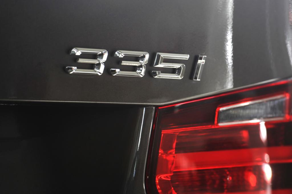 Der 335i kostet mindestens 43.600 Euro