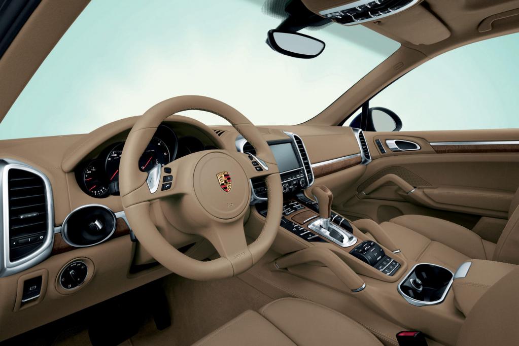 Der Innenraum kommt im Stil des Panamera daher