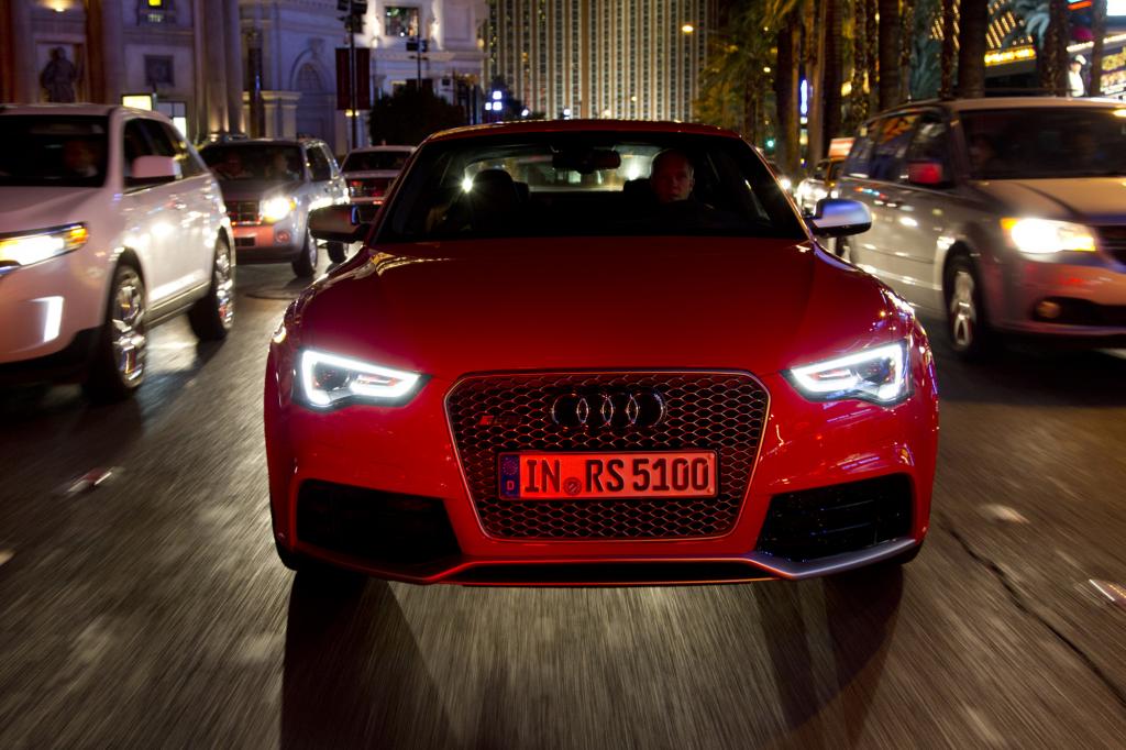 Der RS5 regelt serienmäßig bei 250 km/h ab