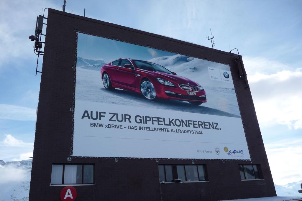 Die Kooperation mit BMW ist im gesamten Oberengadin sichtbar