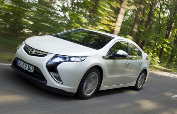 Erste Opel Ampera werden an Kunden ausgeliefert
