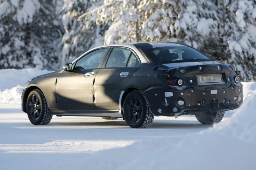 Erwischt: Erlkönig Mercedes-Benz C-Klasse – Erster Prototyp im Schnee