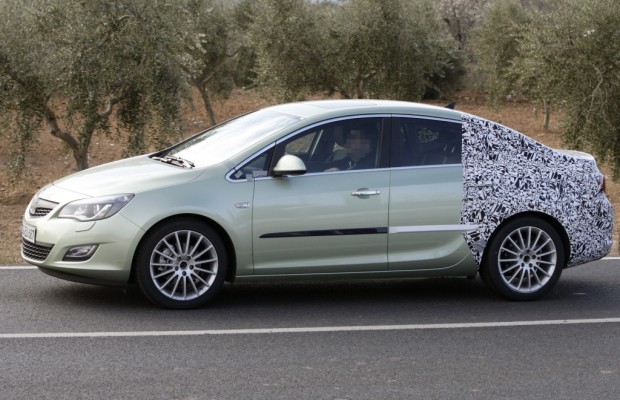 Erwischt: Erlkönig Opel Astra Stufenheck