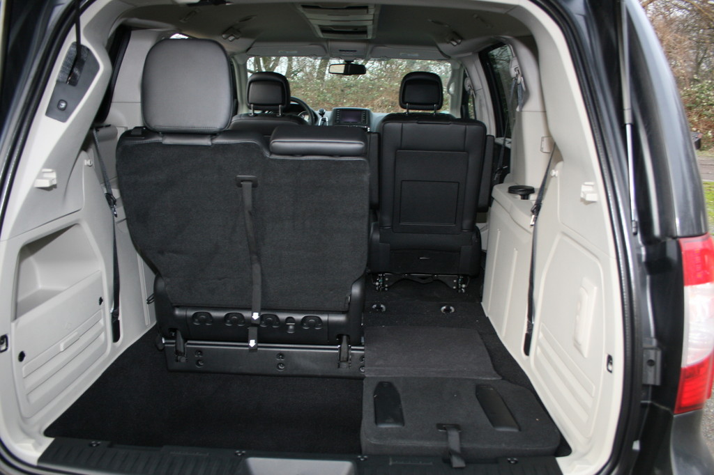 Fahrbericht Lancia Voyager 2.8 CRD: Spaziergang durch den Raumgleiter