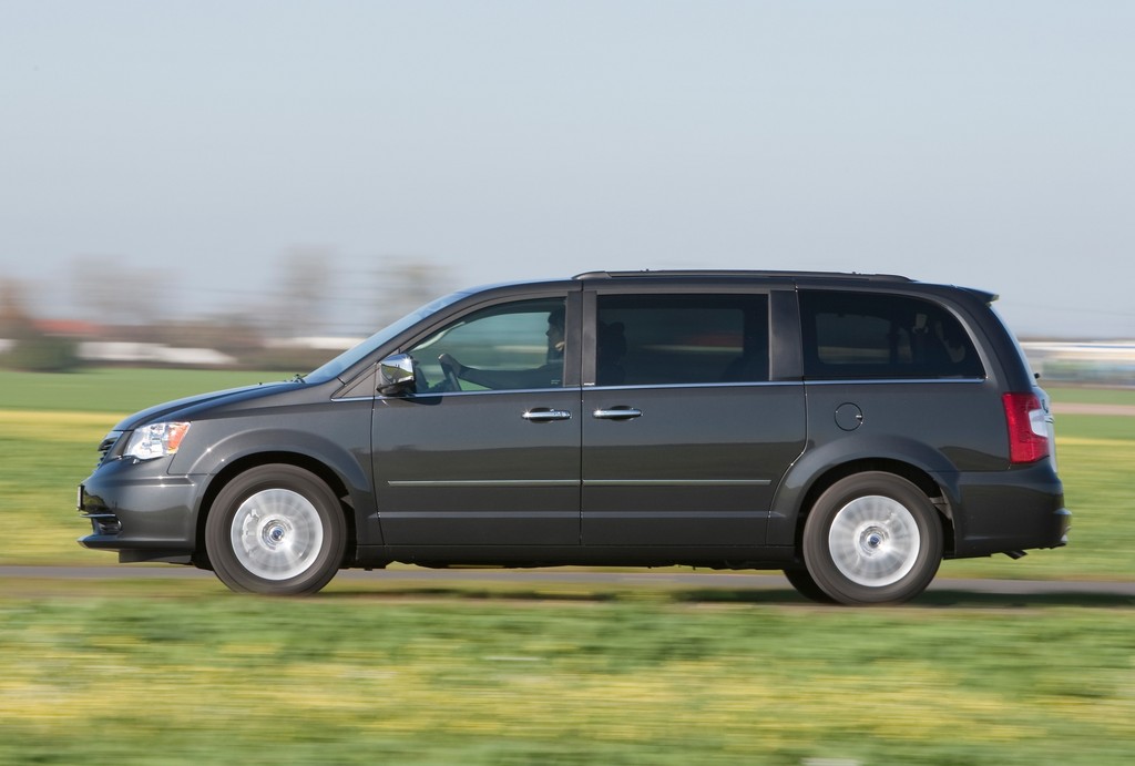 Fahrbericht Lancia Voyager 2.8 CRD: Spaziergang durch den Raumgleiter