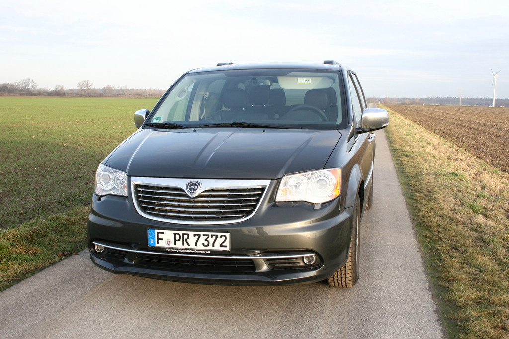 Fahrbericht Lancia Voyager 2.8 CRD: Spaziergang durch den Raumgleiter