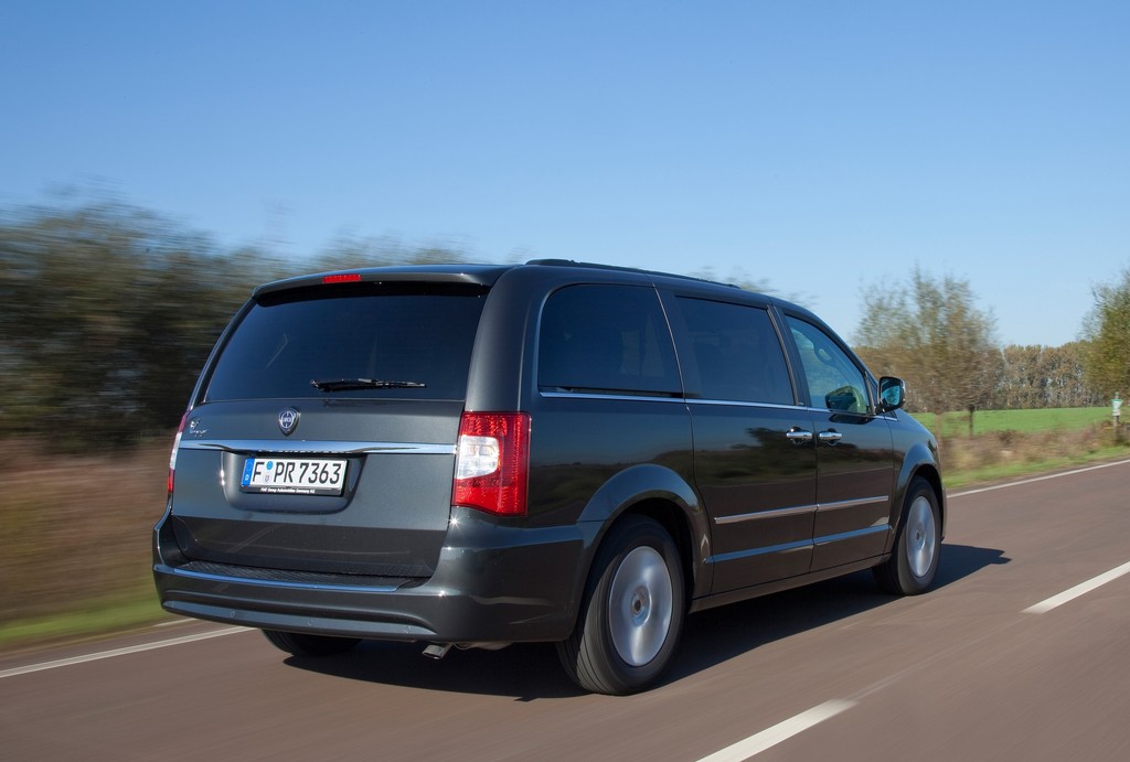Fahrbericht Lancia Voyager 2.8 CRD: Spaziergang durch den Raumgleiter
